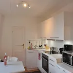 Appartementhaus Flori 아파트 *